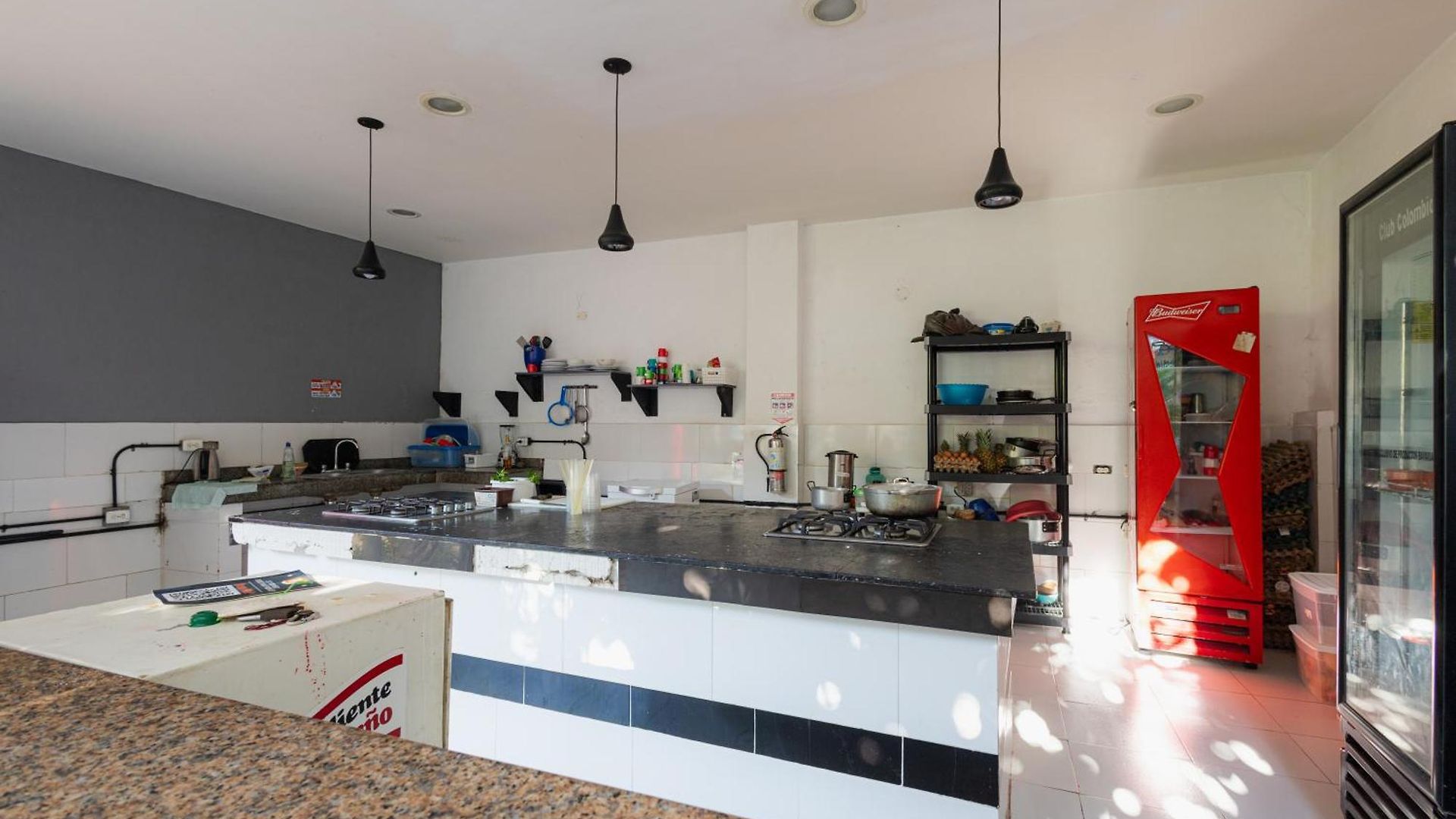 Media Luna Hostal *