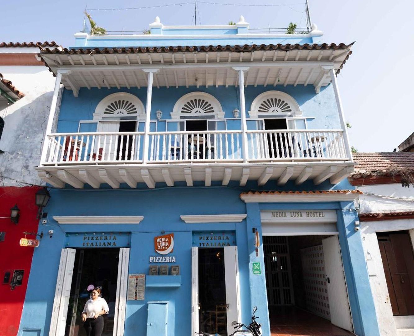 Hostal Media Luna *
