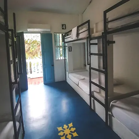 Media Luna Hostel