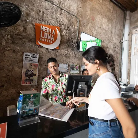 Hostel Media Luna